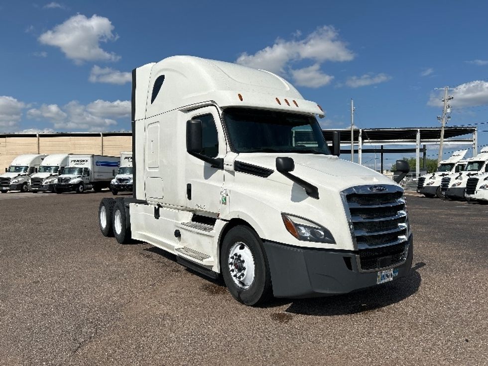 Sleeper Tractor-Heavy Duty Tractors-Freightliner-2020-T12664ST-Laredo-TX-473,258\n\t\tmiles-$ 67,000 - Image 1