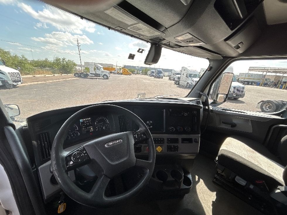 Sleeper Tractor-Heavy Duty Tractors-Freightliner-2020-T12664ST-Laredo-TX-473,258\n\t\tmiles-$ 67,000 - Image 10