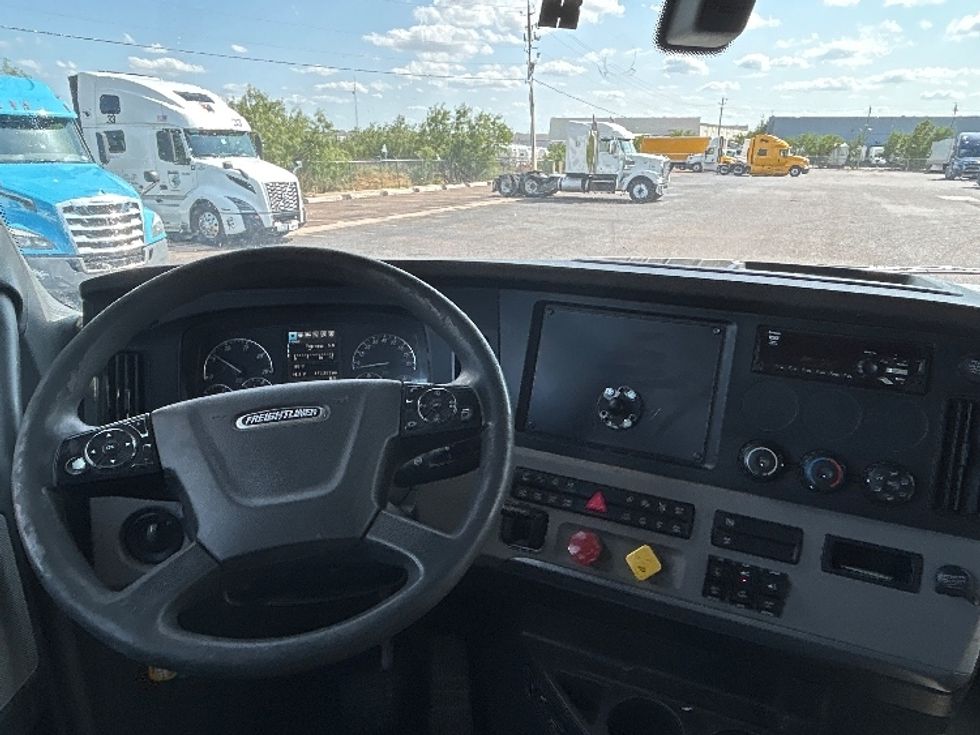 Sleeper Tractor-Heavy Duty Tractors-Freightliner-2020-T12664ST-Laredo-TX-473,258\n\t\tmiles-$ 67,000 - Image 11