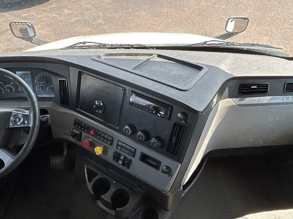 Sleeper Tractor-Heavy Duty Tractors-Freightliner-2020-T12664ST-Laredo-TX-473,258\n\t\tmiles-$ 67,000 - Image 12