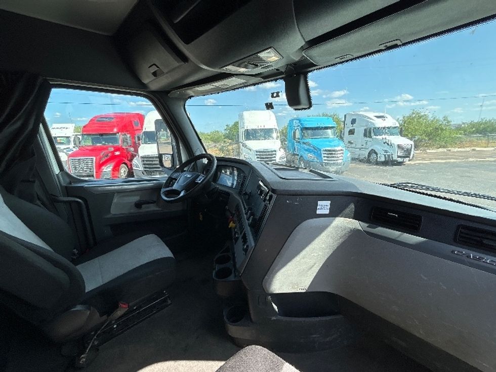 Sleeper Tractor-Heavy Duty Tractors-Freightliner-2020-T12664ST-Laredo-TX-473,258\n\t\tmiles-$ 67,000 - Image 15