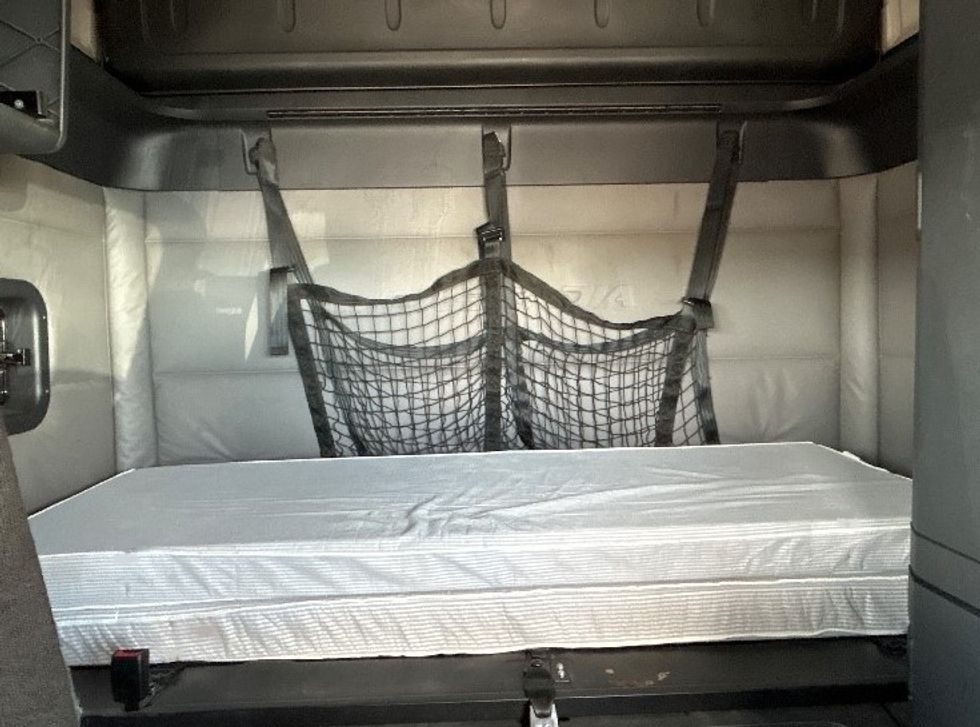 Sleeper Tractor-Heavy Duty Tractors-Freightliner-2020-T12664ST-Laredo-TX-473,258\n\t\tmiles-$ 67,000 - Image 16