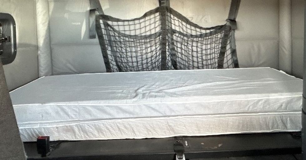 Sleeper Tractor-Heavy Duty Tractors-Freightliner-2020-T12664ST-Laredo-TX-473,258\n\t\tmiles-$ 67,000 - Image 17