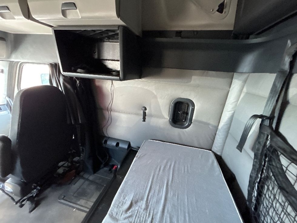 Sleeper Tractor-Heavy Duty Tractors-Freightliner-2020-T12664ST-Laredo-TX-473,258\n\t\tmiles-$ 67,000 - Image 19