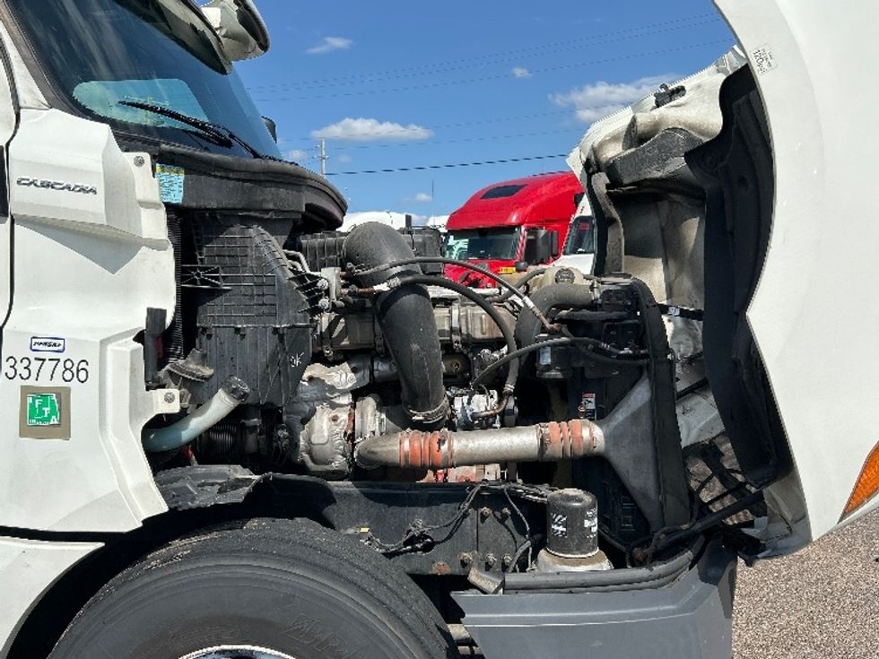 Sleeper Tractor-Heavy Duty Tractors-Freightliner-2020-T12664ST-Laredo-TX-473,258\n\t\tmiles-$ 67,000 - Image 20