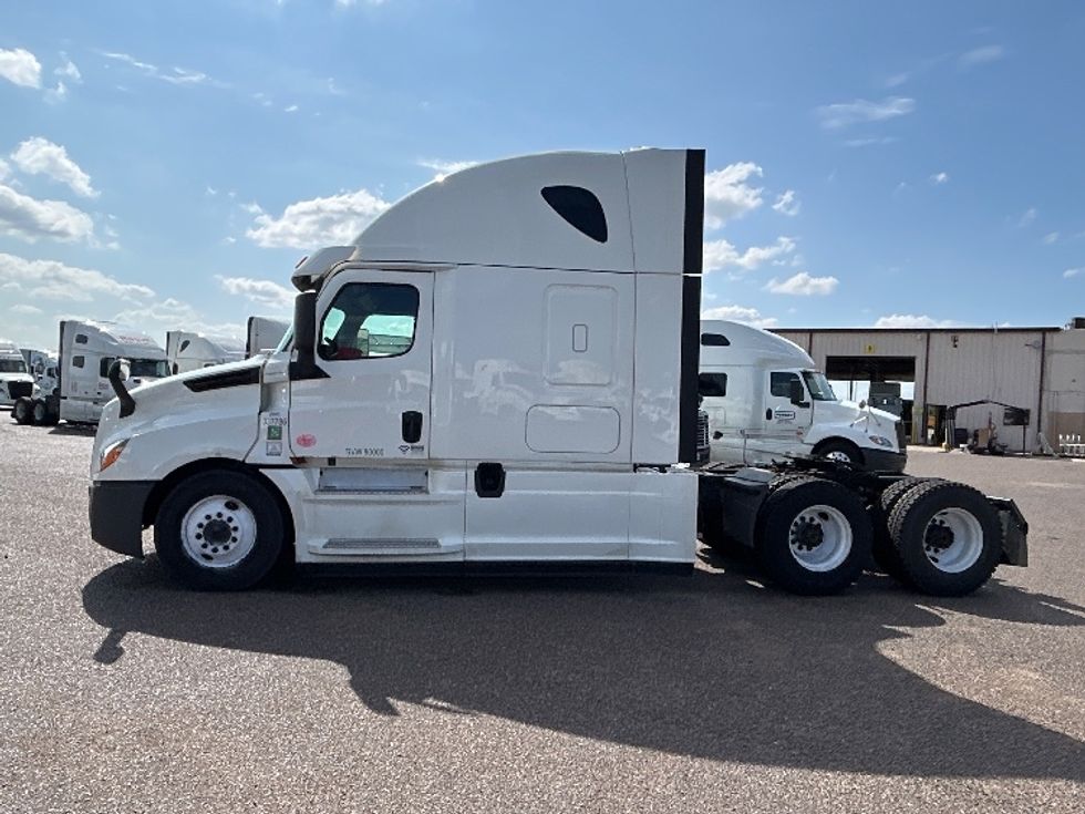 Sleeper Tractor-Heavy Duty Tractors-Freightliner-2020-T12664ST-Laredo-TX-473,258\n\t\tmiles-$ 67,000 - Image 4