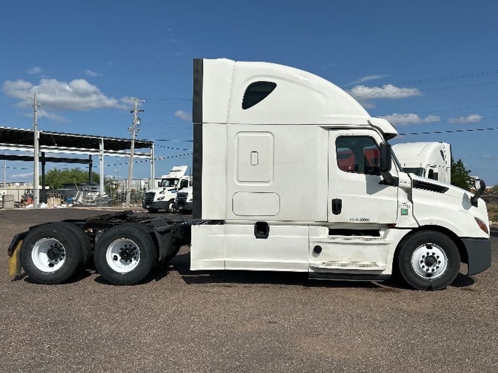 Sleeper Tractor-Heavy Duty Tractors-Freightliner-2020-T12664ST-Laredo-TX-473,258\n\t\tmiles-$ 67,000 - Image 8