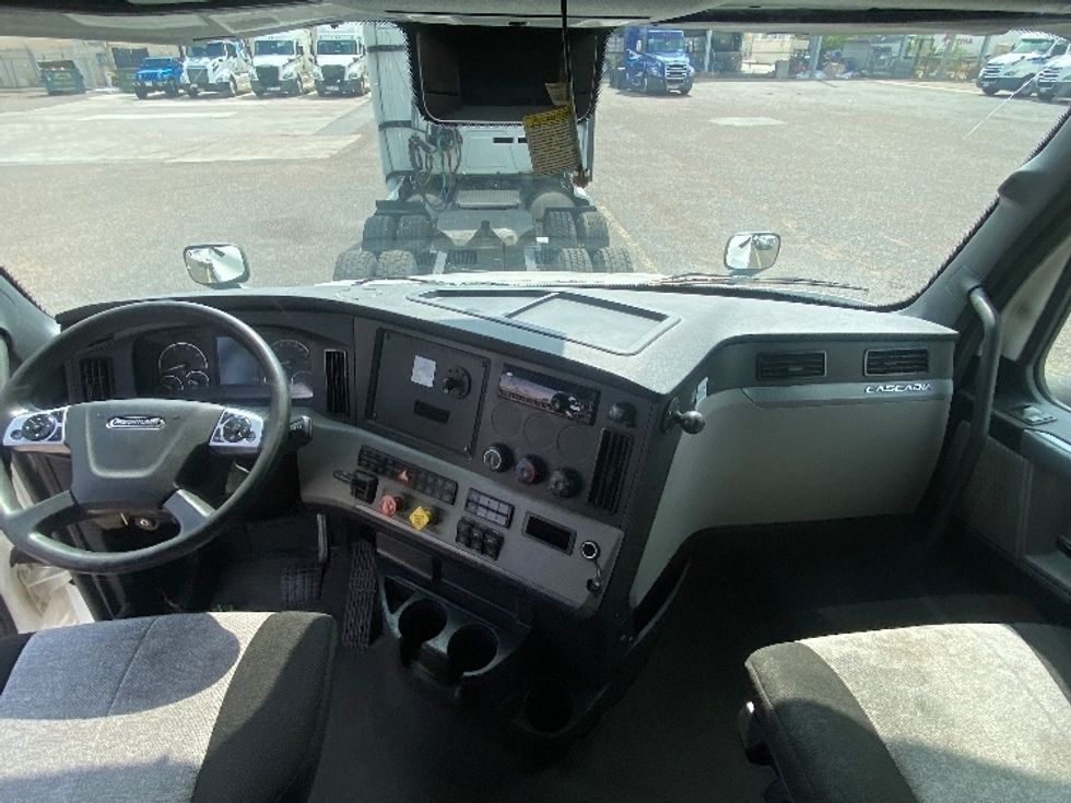 Sleeper Tractor-Heavy Duty Tractors-Freightliner-2020-T12664ST-Laredo-TX-519,240\n\t\tmiles-$ 63,750 - Image 12