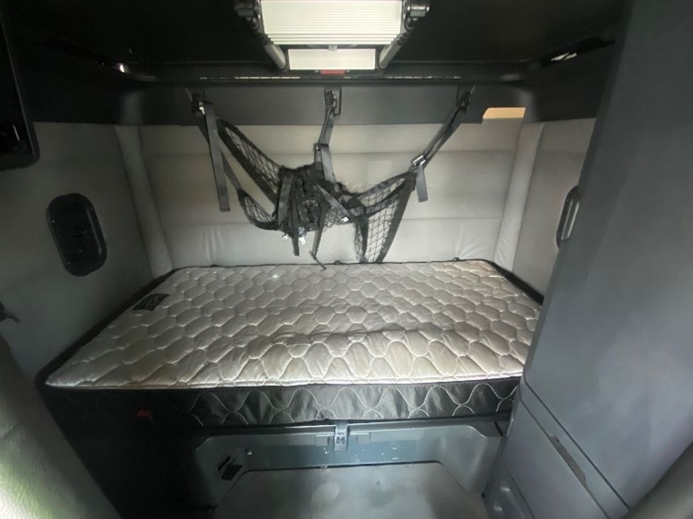 Sleeper Tractor-Heavy Duty Tractors-Freightliner-2020-T12664ST-Laredo-TX-519,240\n\t\tmiles-$ 63,750 - Image 16