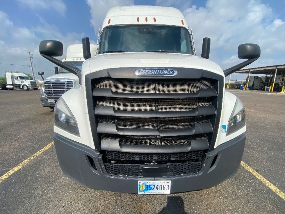 Sleeper Tractor-Heavy Duty Tractors-Freightliner-2020-T12664ST-Laredo-TX-519,240\n\t\tmiles-$ 63,750 - Image 2