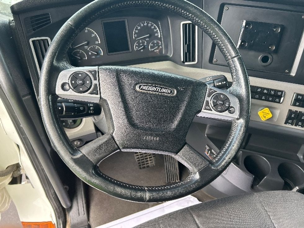 Sleeper Tractor-Heavy Duty Tractors-Freightliner-2020-T12664ST-Las Vegas-NV-311,960\n\t\tmiles-$ 81,250 - Image 11