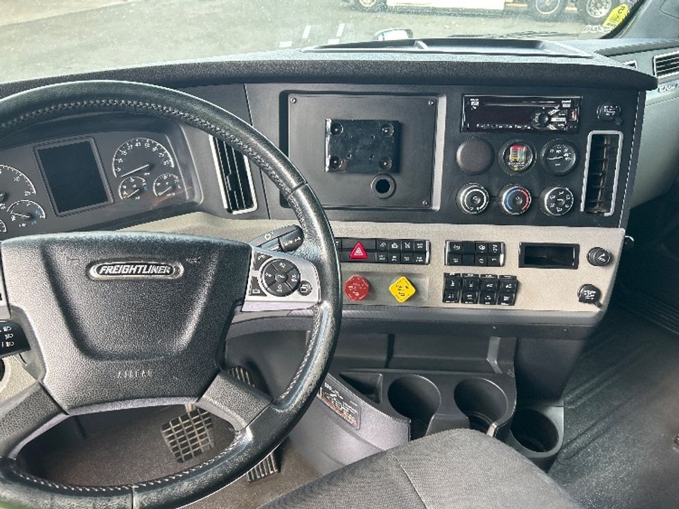 Sleeper Tractor-Heavy Duty Tractors-Freightliner-2020-T12664ST-Las Vegas-NV-311,960\n\t\tmiles-$ 81,250 - Image 12