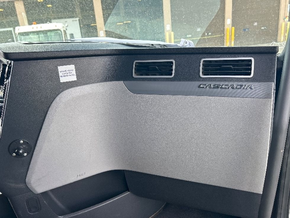 Sleeper Tractor-Heavy Duty Tractors-Freightliner-2020-T12664ST-Las Vegas-NV-311,960\n\t\tmiles-$ 81,250 - Image 14