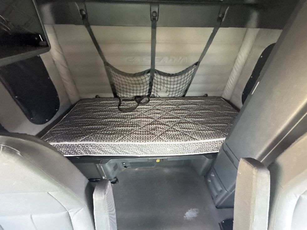 Sleeper Tractor-Heavy Duty Tractors-Freightliner-2020-T12664ST-Las Vegas-NV-311,960\n\t\tmiles-$ 81,250 - Image 16