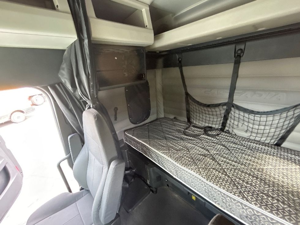 Sleeper Tractor-Heavy Duty Tractors-Freightliner-2020-T12664ST-Las Vegas-NV-311,960\n\t\tmiles-$ 81,250 - Image 19