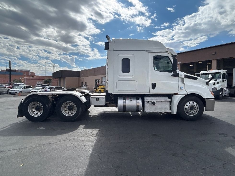 Sleeper Tractor-Heavy Duty Tractors-Freightliner-2020-T12664ST-Las Vegas-NV-311,960\n\t\tmiles-$ 81,250 - Image 8