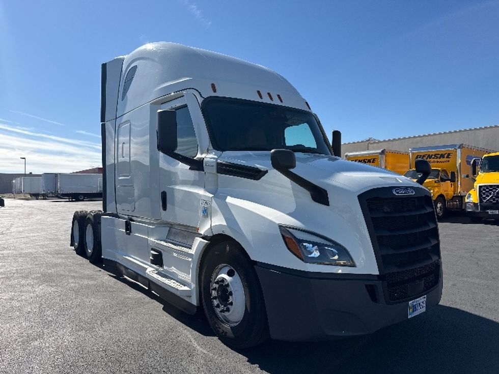 Sleeper Tractor-Heavy Duty Tractors-Freightliner-2020-T12664ST-Las Vegas-NV-627,185\n\t\tmiles-$ 56,000 - Image 1