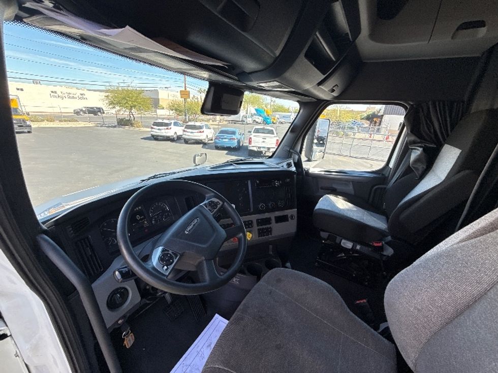 Sleeper Tractor-Heavy Duty Tractors-Freightliner-2020-T12664ST-Las Vegas-NV-627,185\n\t\tmiles-$ 56,000 - Image 10
