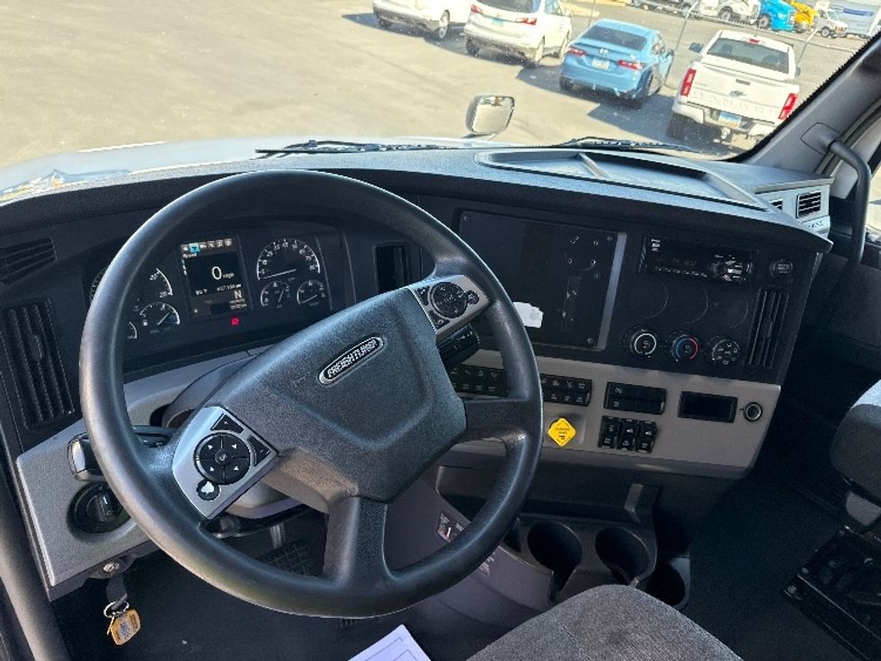 Sleeper Tractor-Heavy Duty Tractors-Freightliner-2020-T12664ST-Las Vegas-NV-627,185\n\t\tmiles-$ 56,000 - Image 11