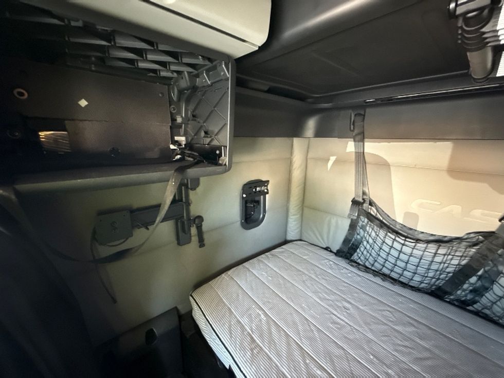 Sleeper Tractor-Heavy Duty Tractors-Freightliner-2020-T12664ST-Las Vegas-NV-627,185\n\t\tmiles-$ 56,000 - Image 16