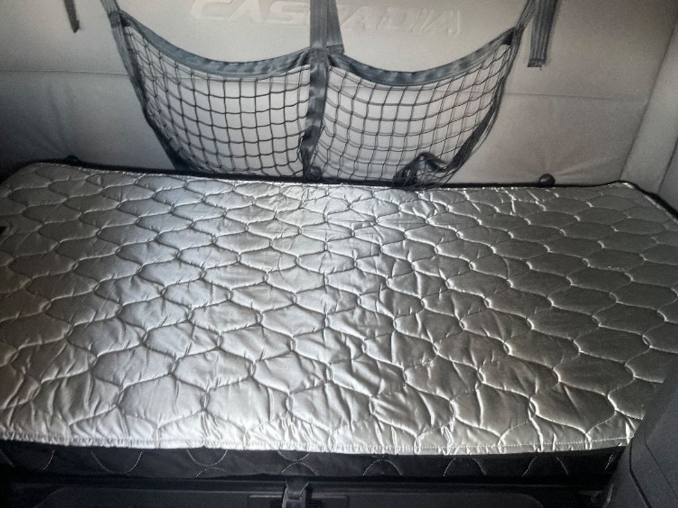 Sleeper Tractor-Heavy Duty Tractors-Freightliner-2020-T12664ST-Las Vegas-NV-627,185\n\t\tmiles-$ 56,000 - Image 18