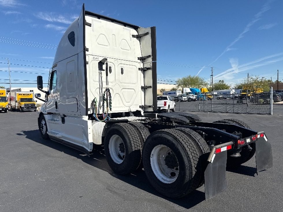 Sleeper Tractor-Heavy Duty Tractors-Freightliner-2020-T12664ST-Las Vegas-NV-627,185\n\t\tmiles-$ 56,000 - Image 5