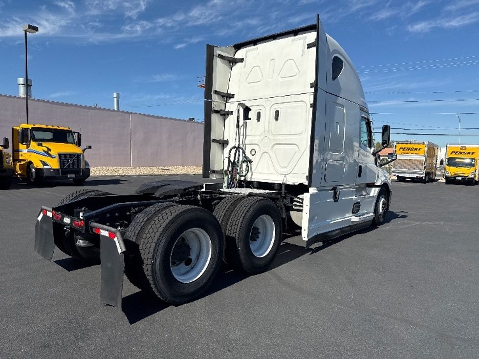 Sleeper Tractor-Heavy Duty Tractors-Freightliner-2020-T12664ST-Las Vegas-NV-627,185\n\t\tmiles-$ 56,000 - Image 7