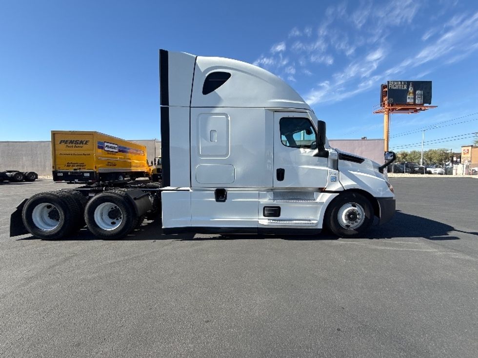Sleeper Tractor-Heavy Duty Tractors-Freightliner-2020-T12664ST-Las Vegas-NV-627,185\n\t\tmiles-$ 56,000 - Image 8