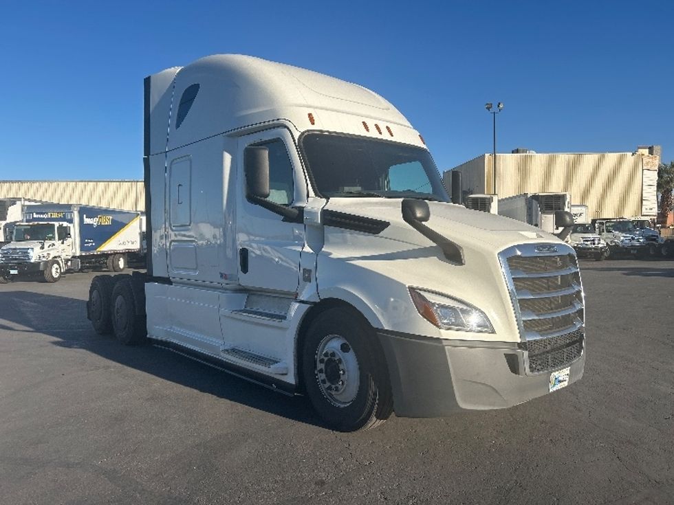 Sleeper Tractor-Heavy Duty Tractors-Freightliner-2020-T12664ST-Las Vegas-NV-687,618\n\t\tmiles-$ 47,250 - Image 1