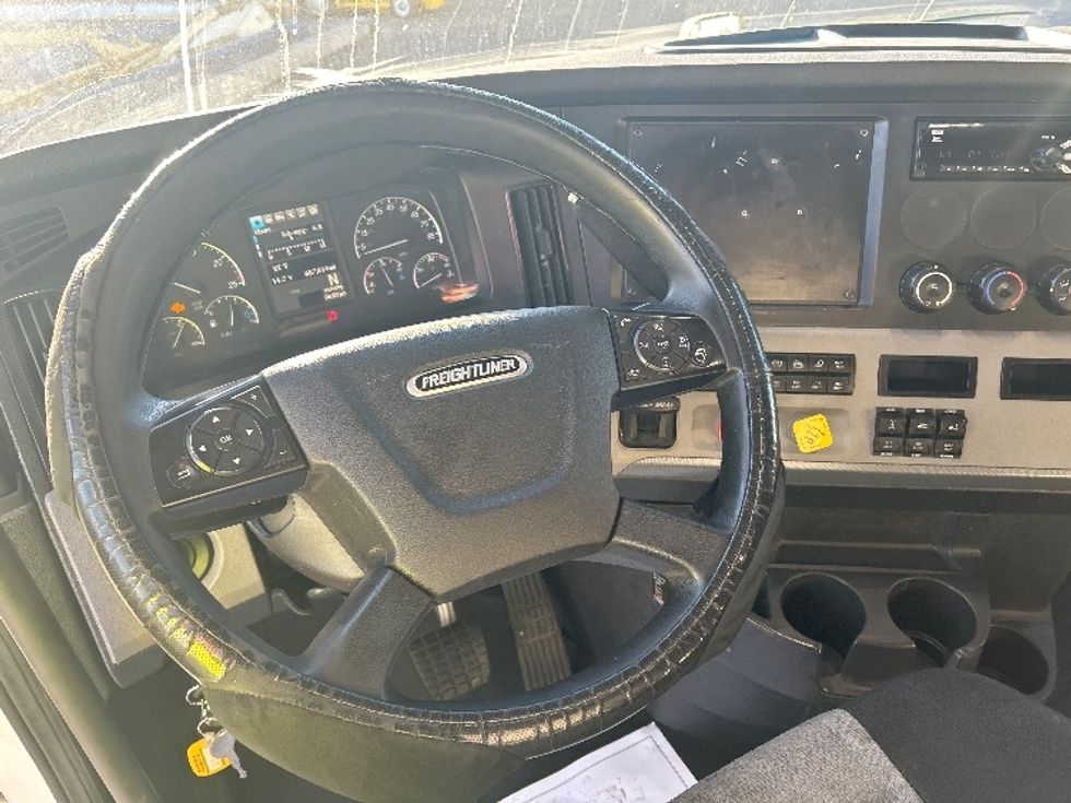 Sleeper Tractor-Heavy Duty Tractors-Freightliner-2020-T12664ST-Las Vegas-NV-687,618\n\t\tmiles-$ 47,250 - Image 11