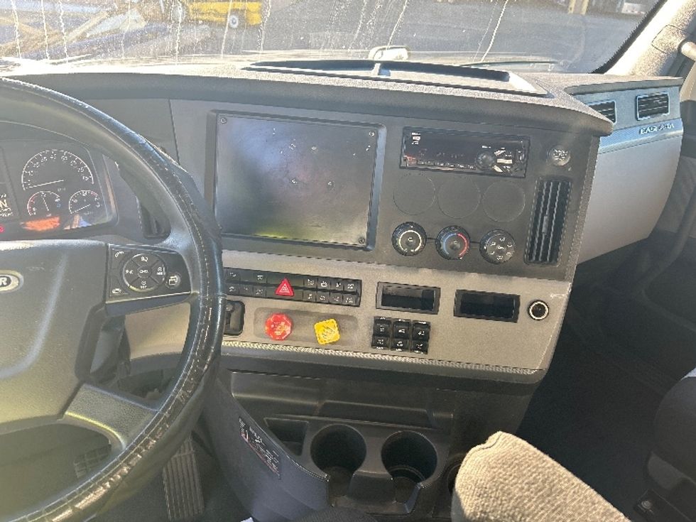 Sleeper Tractor-Heavy Duty Tractors-Freightliner-2020-T12664ST-Las Vegas-NV-687,618\n\t\tmiles-$ 47,250 - Image 12