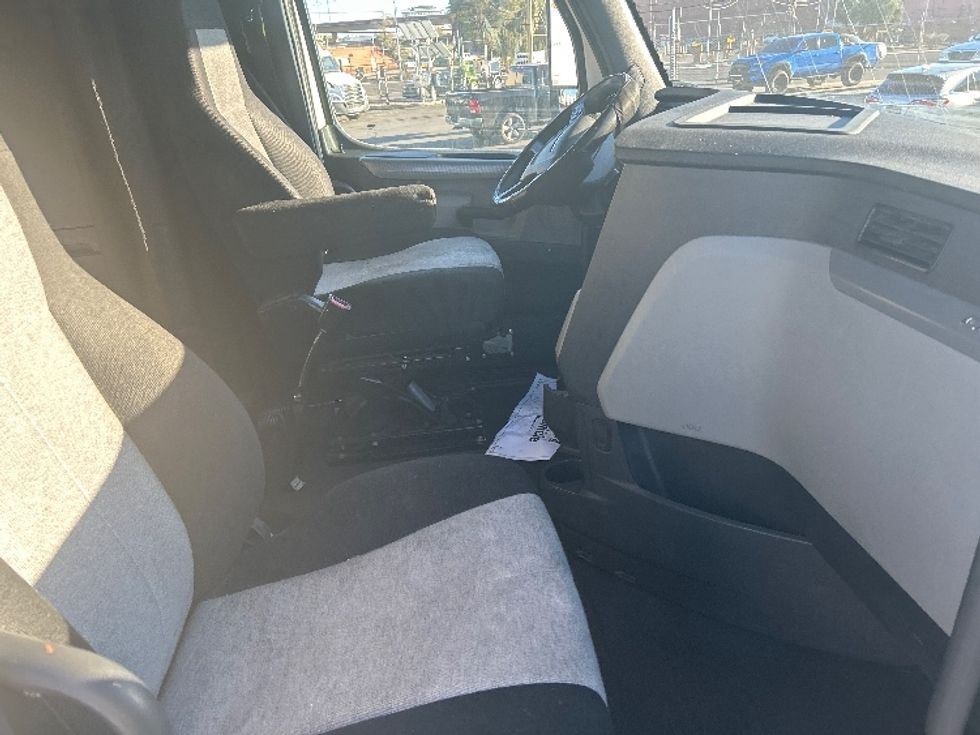 Sleeper Tractor-Heavy Duty Tractors-Freightliner-2020-T12664ST-Las Vegas-NV-687,618\n\t\tmiles-$ 47,250 - Image 15