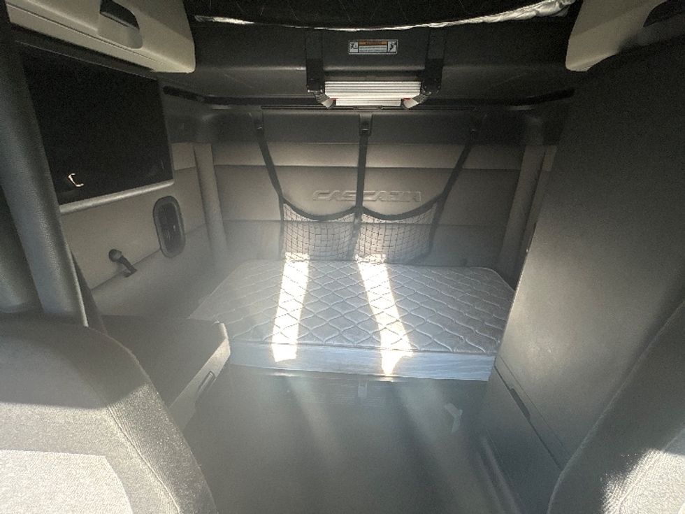 Sleeper Tractor-Heavy Duty Tractors-Freightliner-2020-T12664ST-Las Vegas-NV-687,618\n\t\tmiles-$ 47,250 - Image 16