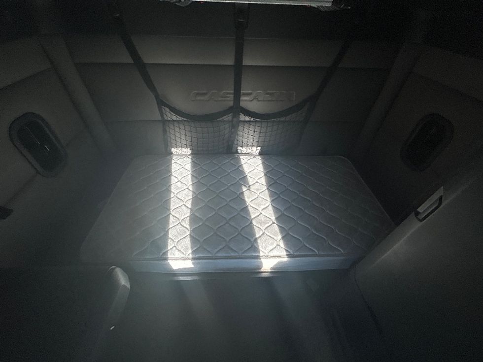 Sleeper Tractor-Heavy Duty Tractors-Freightliner-2020-T12664ST-Las Vegas-NV-687,618\n\t\tmiles-$ 47,250 - Image 17