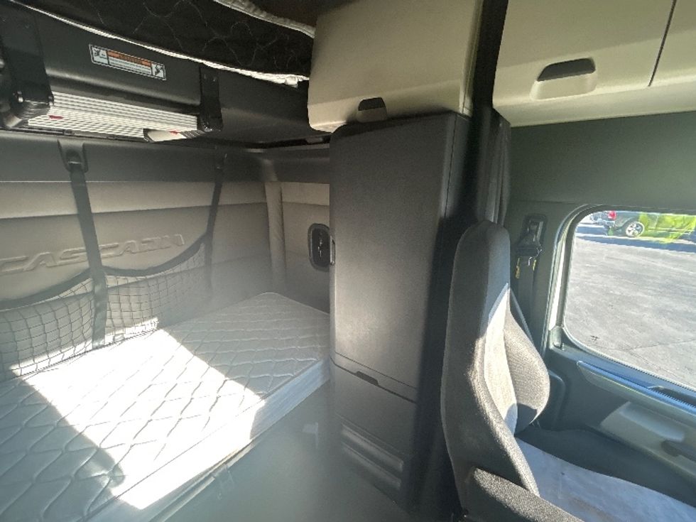 Sleeper Tractor-Heavy Duty Tractors-Freightliner-2020-T12664ST-Las Vegas-NV-687,618\n\t\tmiles-$ 47,250 - Image 18