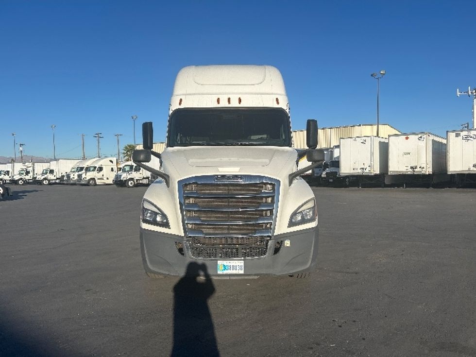 Sleeper Tractor-Heavy Duty Tractors-Freightliner-2020-T12664ST-Las Vegas-NV-687,618\n\t\tmiles-$ 47,250 - Image 2