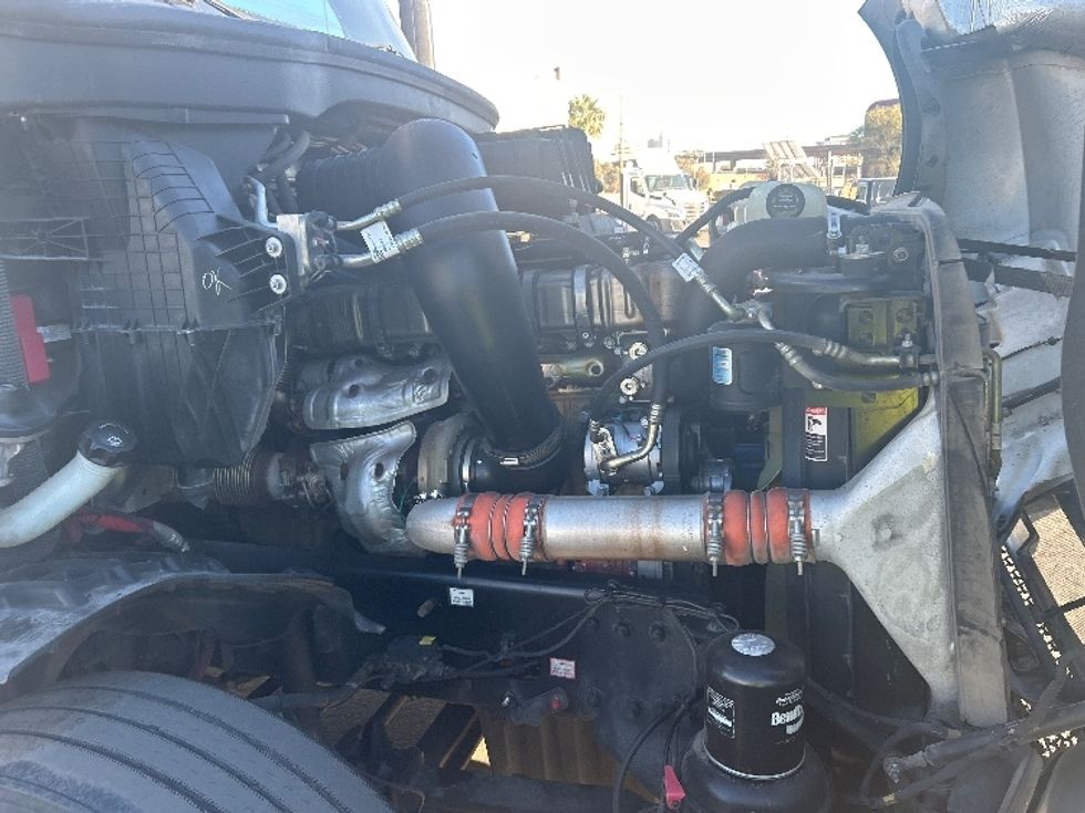 Sleeper Tractor-Heavy Duty Tractors-Freightliner-2020-T12664ST-Las Vegas-NV-687,618\n\t\tmiles-$ 47,250 - Image 20