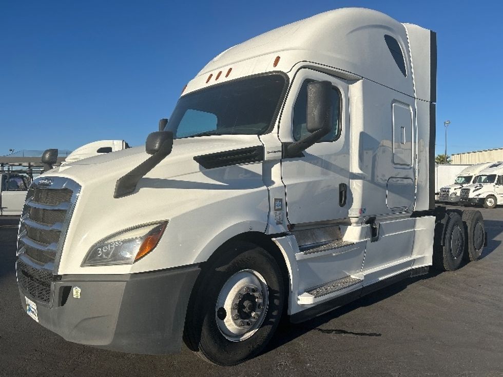 Sleeper Tractor-Heavy Duty Tractors-Freightliner-2020-T12664ST-Las Vegas-NV-687,618\n\t\tmiles-$ 47,250 - Image 3
