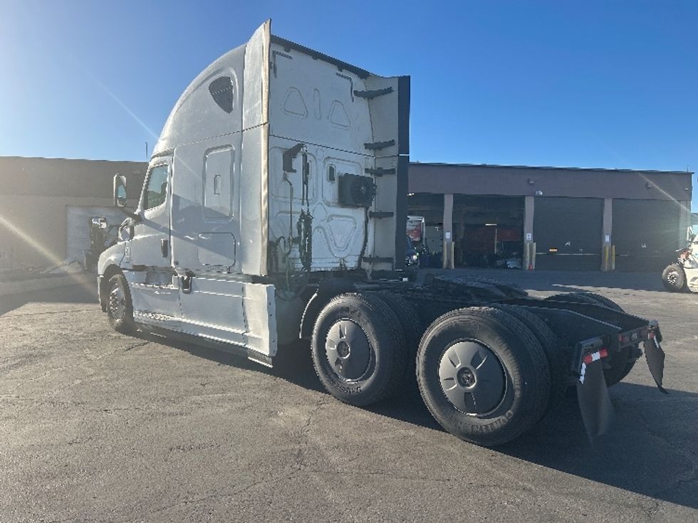 Sleeper Tractor-Heavy Duty Tractors-Freightliner-2020-T12664ST-Las Vegas-NV-687,618\n\t\tmiles-$ 47,250 - Image 5