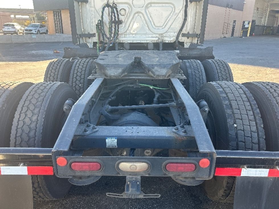 Sleeper Tractor-Heavy Duty Tractors-Freightliner-2020-T12664ST-Las Vegas-NV-687,618\n\t\tmiles-$ 47,250 - Image 6