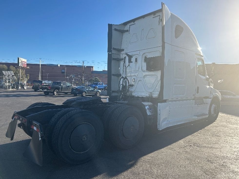 Sleeper Tractor-Heavy Duty Tractors-Freightliner-2020-T12664ST-Las Vegas-NV-687,618\n\t\tmiles-$ 47,250 - Image 7