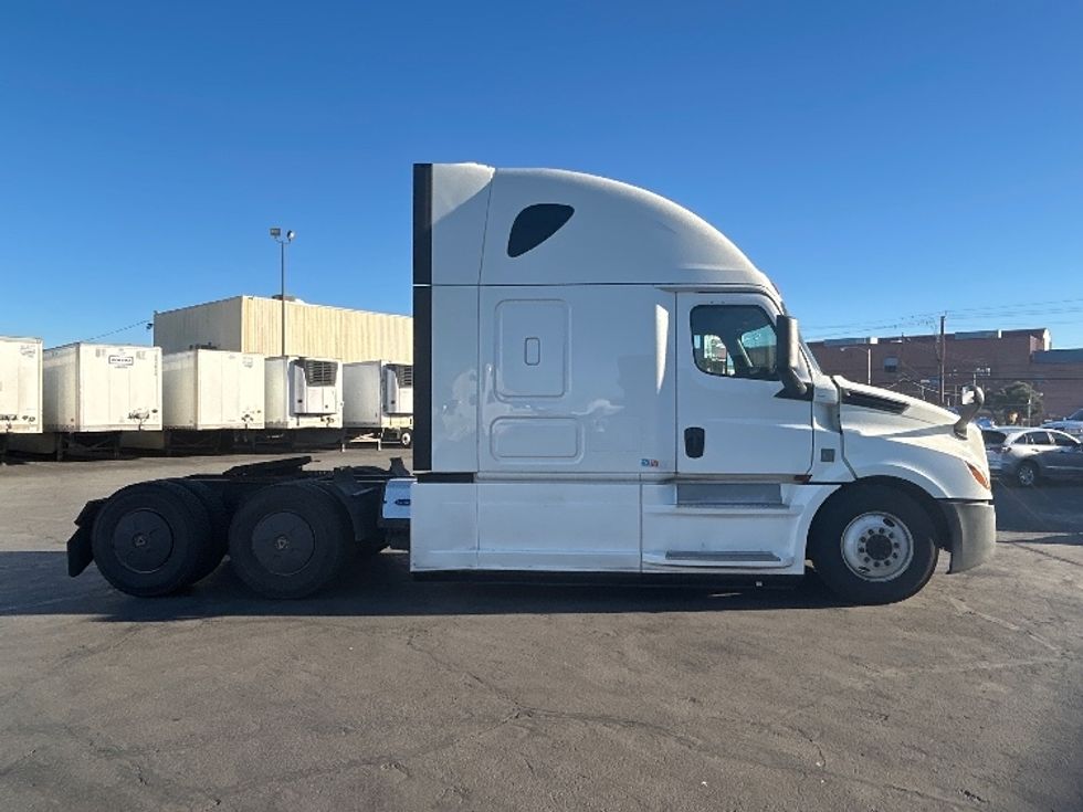Sleeper Tractor-Heavy Duty Tractors-Freightliner-2020-T12664ST-Las Vegas-NV-687,618\n\t\tmiles-$ 47,250 - Image 8