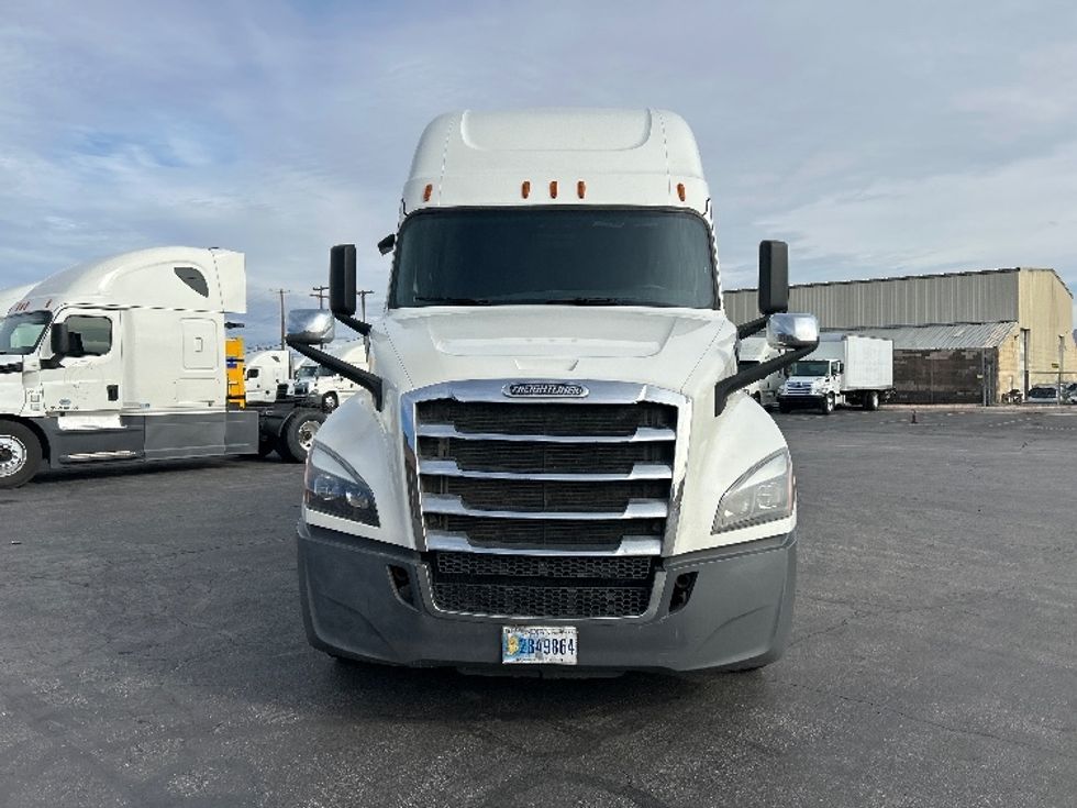 Sleeper Tractor-Heavy Duty Tractors-Freightliner-2020-T12664ST-Las Vegas-NV-739,483\n\t\tmiles-$ 43,000 - Image 2