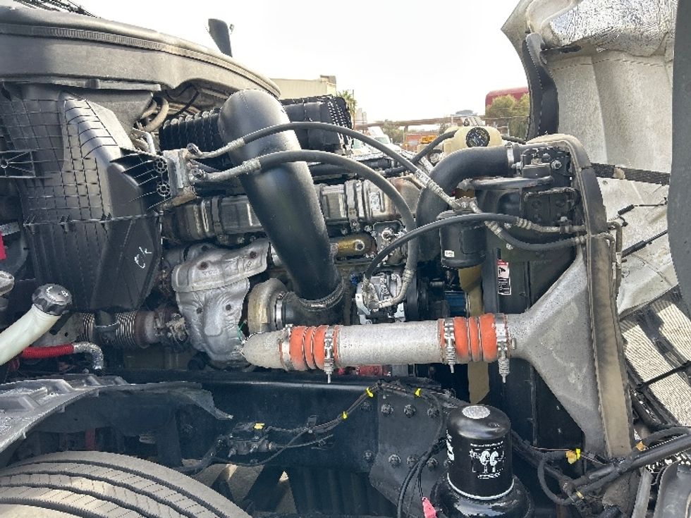 Sleeper Tractor-Heavy Duty Tractors-Freightliner-2020-T12664ST-Las Vegas-NV-739,483\n\t\tmiles-$ 43,000 - Image 20