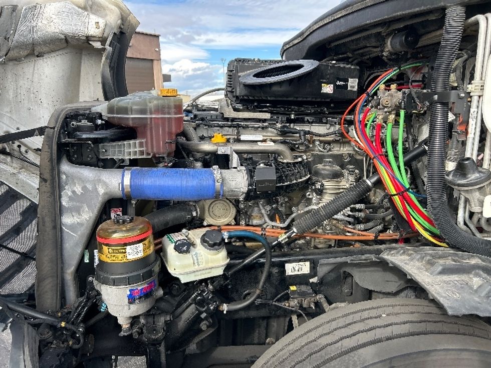 Sleeper Tractor-Heavy Duty Tractors-Freightliner-2020-T12664ST-Las Vegas-NV-739,483\n\t\tmiles-$ 43,000 - Image 21