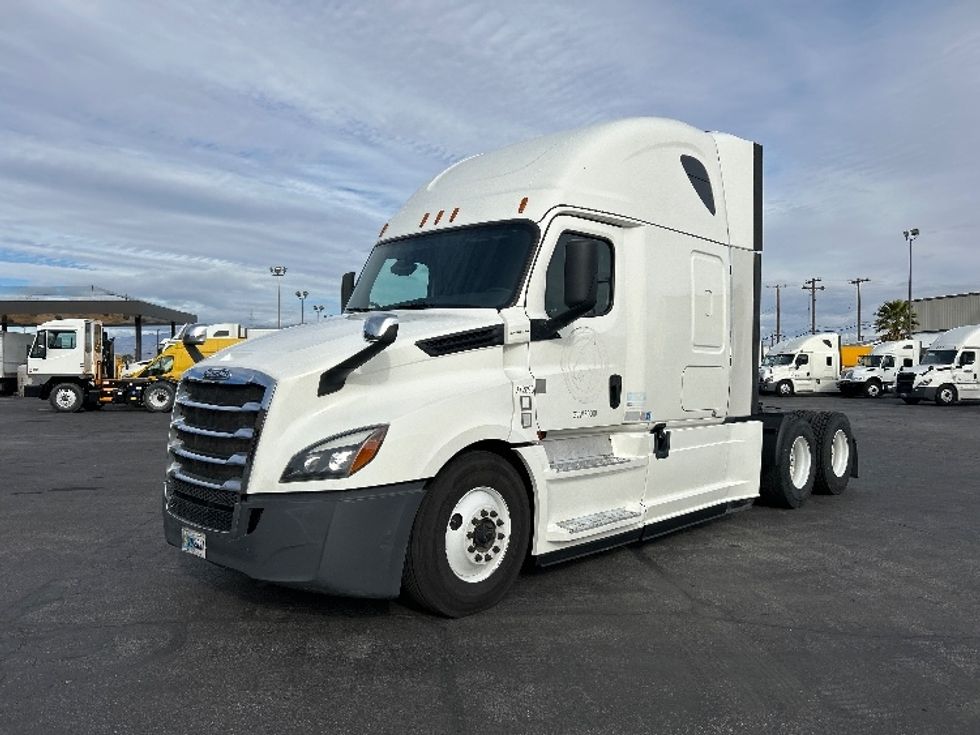 Sleeper Tractor-Heavy Duty Tractors-Freightliner-2020-T12664ST-Las Vegas-NV-739,483\n\t\tmiles-$ 43,000 - Image 3