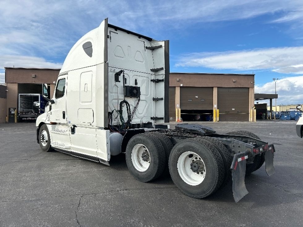Sleeper Tractor-Heavy Duty Tractors-Freightliner-2020-T12664ST-Las Vegas-NV-739,483\n\t\tmiles-$ 43,000 - Image 5