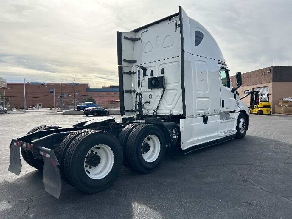 Sleeper Tractor-Heavy Duty Tractors-Freightliner-2020-T12664ST-Las Vegas-NV-739,483\n\t\tmiles-$ 43,000 - Image 7