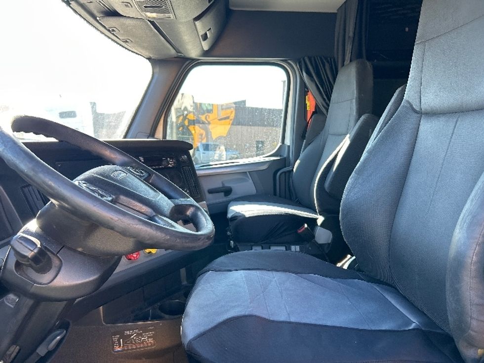 Sleeper Tractor-Heavy Duty Tractors-Freightliner-2020-T12664ST-Las Vegas-NV-767,149\n\t\tmiles-$ 38,750 - Image 10