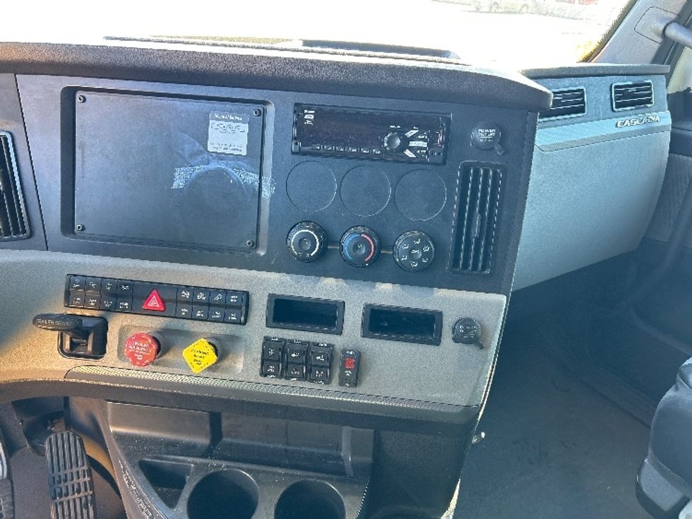 Sleeper Tractor-Heavy Duty Tractors-Freightliner-2020-T12664ST-Las Vegas-NV-767,149\n\t\tmiles-$ 38,750 - Image 12